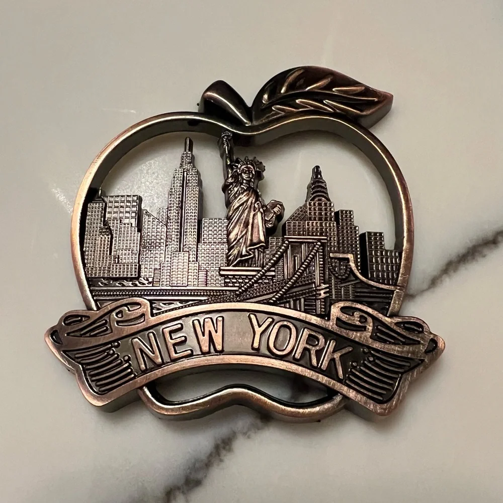 NWOT New York The Big Apple Apple-Shaped Bronze-Tone Refrigerator SouvenirMagnet